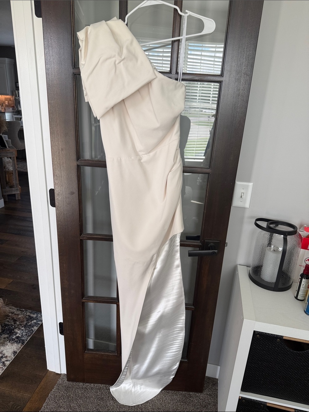 Bronx and Banco Stella Elegant One-Shoulder Cream Bridal Gown Small Summer Gown - Picture 5 of 11